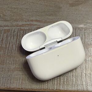 Apple White Earbud Headphones pro 2